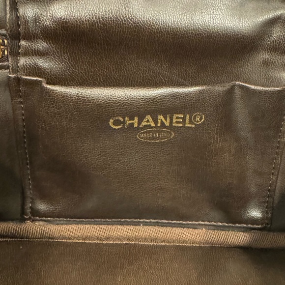 CHANEL Vintage Timeless Cosmetic Case Caviar Brown w 24k hardware - Picture 9 of 10